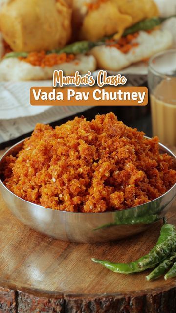 Dry Garlic Chutney, Vada Pav Chutney Recipe, Vada Pav Recipe, Snacks Sandwiches, Kashmiri Chilli, Pav Recipe, Mumbai Street, Garlic Chutney, Mumbai Street Food