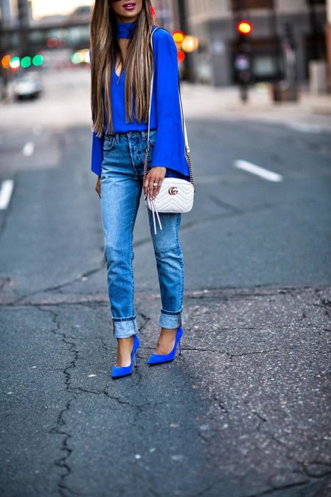 HOW TO WEAR BOLD COLORS. Teal Heels Outfit, Royal Blue Heels Outfit, Royal Blue Outfit Ideas Casual, Suede Heels Outfit, Blue Heels Outfit, Bold Colors Outfits, Gg Marmont Mini Bag, Classy Ootd, Colors Outfit