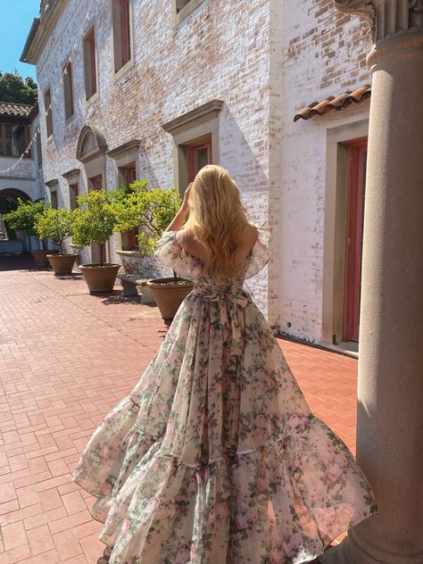 Garden Dress Outfit, Fairy Garden Dress, Romance Garden, Garden Gown, Garden Dresses, Rose Gown, Long Party Dress, Whimsical Style, Roses Print