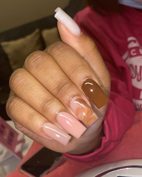 Brown Baddie Nails Short, Short Fall Set Nails, Baddie Nails Acrylic Short Fall, Fall Overlay Nails, Short Fall Nails Black Women, Fall Baddie Nails Short, Fall Shorties Nails, Autumn Nails Acrylic Short Square, Nude Baddie Nails Short