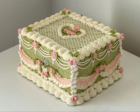 Cottagecore Cake, Rodjendanske Torte, Bolo Vintage, Vintage Birthday Cakes, Green Cake, Cake Decorating Ideas, Cute Baking, Pretty Dessert, Creative Birthday Cakes