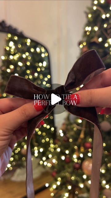 Rachel Meaders | Amazon Finds on Instagram: "How to tie a perfect bow!🎄 Save this video to refer back to when you’re decorating & wrapping for Christmas!🎅🏼 #christmas2023 #christmasdecor #christmastree #christmasornaments #christmasdecorations #holidaydecor #holidaydecorating #holidaydecorations #wrapping #wrappingpresents #wrappinggifts #giftguide #bow #amazonfinds #amazonmusthaves" How To Tie Bow On Christmas Tree, Christmas Stockings With Ribbon, How To Tie Ornament Ribbon, Tie Present Bow, Christmas Bow Present, Christmas Bow Wrapping, How To Make Tree Bows, Christmas Bow For Presents, How To Tie Ribbon Bows For Christmas Tree