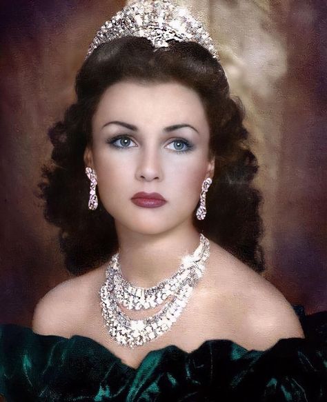 ⚜️ Madameei ⚜️ on Instagram: “#OnThisDay in 1921: Her Royal Highness Princess Fawzia Fuad of Egypt was born in Alexandria. She was one of the most beautiful princesses…” Fawzia Fuad Of Egypt, Princess Fawzia, Royal Monarchy, Black Mermaid Dress, Egyptian Princess, The Shah Of Iran, Egyptian Actress, Royal Princess, Royal Jewels