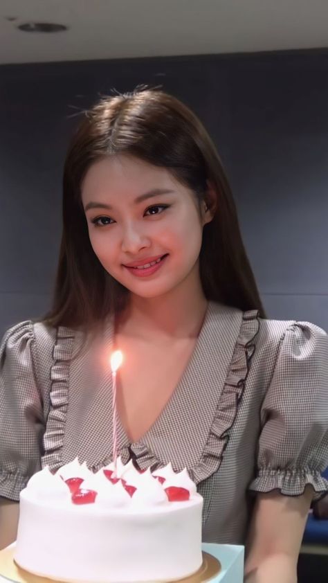 Brithday Idol, Blackpink Cake, Blackpink Birthday, Cute Happy Birthday, Baby L, Blackpink Members, Jennie Kim Blackpink, Jennie Kim, Birthday Photoshoot