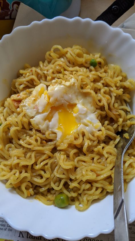 Maggi Noodles with poached egg Cup Noodles Snap, Eating Noodles Pose, Noodles Pic, Maggi Snap, Noodles Snap, Egg Snap, Indian Noodles, Ramen Flavors, Maggi Noodles