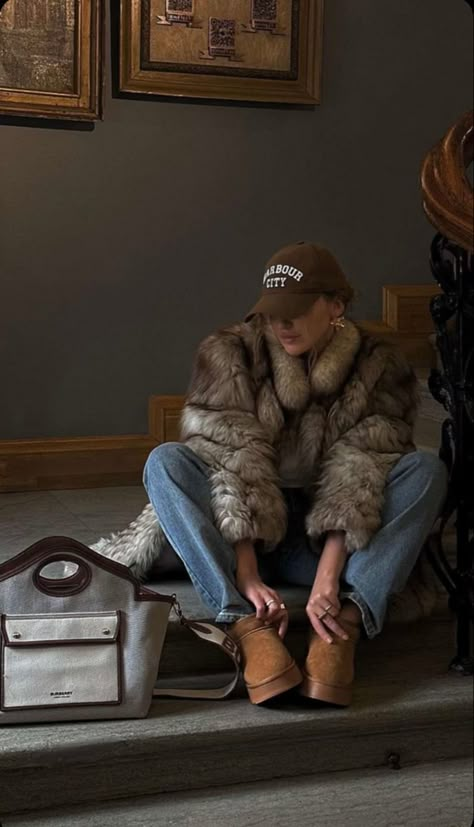 Nyc Winter Outfits, Fur Coat Outfit, Ny Outfits, Coat Outfit, Outfit Trends, Coat Outfits, Mode Inspo, Autumn Outfit, Outfit Inspo Fall