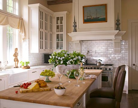 kitchen Kitchen Post, Kitchen Chandelier, White Kitchens, Patio Designs, Country French, Eat In Kitchen, White Cabinets, Beautiful Kitchens, White Kitchen