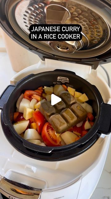 jasmine kim on Instagram: "Japanese style curry in a rice cooker…🤯 My husband was so confused when I opened the lid and it was filled with curry. 😂  Recipe IB: @eatingwithkirby and OMG I will never make curry without tomatoes ever again.  Ingredients: * 1 onion * 3 large tomatoes * 1 apple * Handful of carrots * 1 sweet potato * 1 pack ground beef * 1 pack Japanese style curry cubes * 1 cup water Steps: 1. Rough chop all the veggies. 2. Add ground beef to the rice cooker along with the chopped veggies, Japanese style curry cubes, and water. 3. Cook in the rice cooker as you would cook regular rice (~30 minutes). 4. Stir and mush together until everything is well combined. 5. Garnish with green onions and serve with fukujinzuke (pickled veggie condiment).  #easymeals #healthymeals #nutrit Rice Cooker Curry Recipes, Japanese Curry Rice Recipe, Rice Cooker Desserts, Japanese Rice Cooker Recipes, Zojirushi Rice Cooker Recipes, Curry Without Tomatoes, Rice Cooker Meals, Japanese Curry Recipe, Cuckoo Rice Cooker