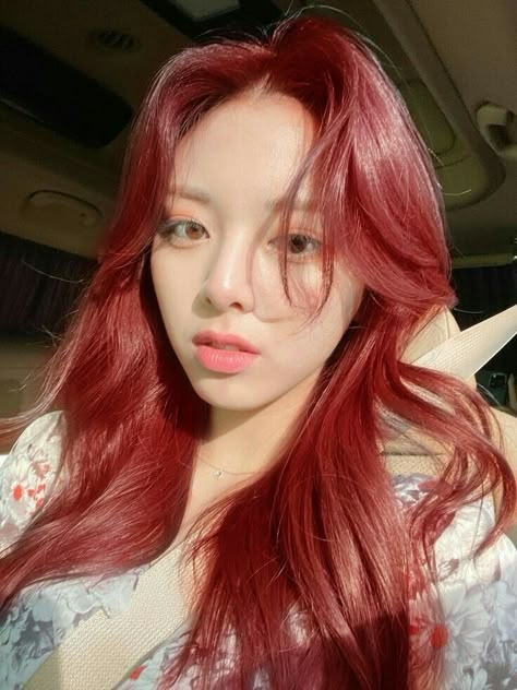 Red Hair Inspo, Itzy Yuna, Yuna Itzy, Black Pink Kpop, Woman Crush, Star Girl, Kpop Girl Groups, Korean Girl, Redheads