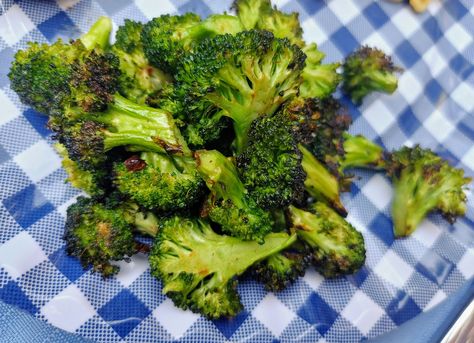 Spicy Grilled Broccoli - Sweetgreen Copycat Recipe Spicy Broccoli Recipes, Grilling Broccoli, Chilis Brocoli Copycat, Grill Broccoli, Sweetgreen Spicy Broccoli, Julia’s Album Broccoli Salad, Spicy Broccoli, Grilled Broccoli, Broccoli Side Dish