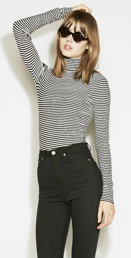 Beatnik. Reformation's KARMA TOP http://thereformation.com/KARMA-TOP-STRIPE2.html Beatnik Outfit, Beatnik Fashion, Beatnik Style, Style Parisienne, Beat Generation, Creative Content, Nice Style, Striped Turtleneck, Waist Jeans