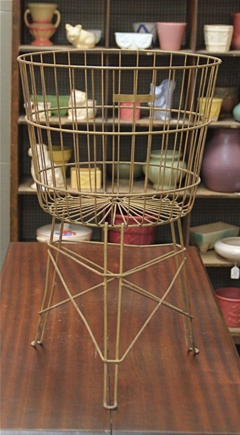 Vintage Wire Baskets, Different Types Of Painting, Basket Diy, Crate Diy, Basket And Crate, Basket Case, Home Decor Baskets, Wire Basket, Rubber Flooring