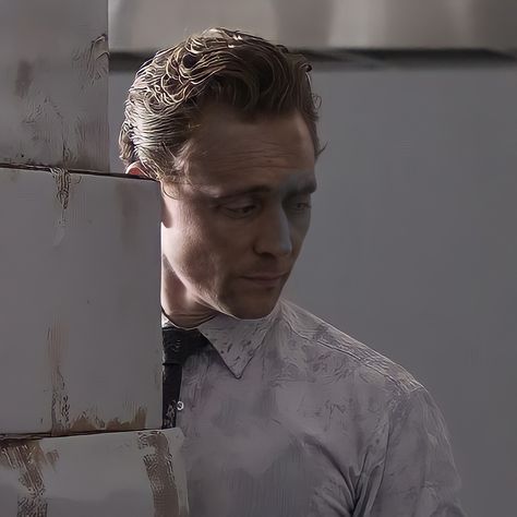 📸: Tom Hiddleston as Dr. Robert Laing on the movie High-Rise (2015) Robert Laing, Tom Hiddleston High Rise, Loki Series, Tom Hiddleston Loki, Tom Hiddleston, Roman Empire, The Movie, Loki, High Rise