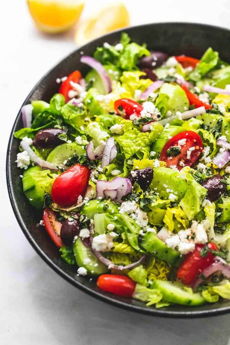 Easy Greek Tossed Green Salad | Creme De La Crumb Salad Ideas Vegetarian, Vegetarian Salad Ideas, Salad Recipes High Protein, Easy Green Salad Recipes, Tossed Green Salad, Recipes High Protein, Traditional Greek Salad, Vegetarian Salad, Greek Salad Dressing