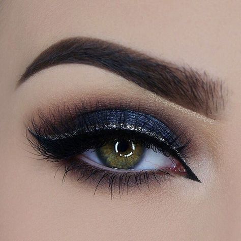 Navy Eye Makeup, Navy Blue Makeup, Wedding Makeup Blue, Glittery Eye Makeup, Glittery Eyes, Makijaż Smokey Eye, Trendy Makeup, Blue Eyeshadow, Gold Eyes