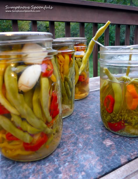 Spicy Pickled Green Beans, Dill Seeds, Dried Garlic, Pickled Green Beans, Dilly Beans, Canning Vegetables, Pickle Recipe, Sweet Peppers, Homemade Pickles