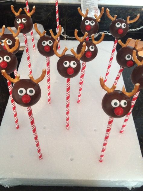 Reindeer cake pops Rudolph Cake Pops, Reindeer Cake Pops, Rudolph Cake, Reindeer Cake, Reindeer Cakes, Christmas Sleepover, Customized Cake, Pop Cake, Pop Cakes