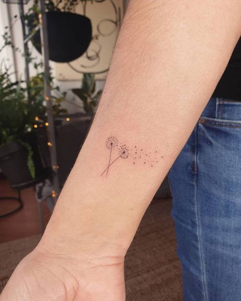 Fine Line Growth Tattoo, Rose And Dandelion Tattoo, Dandelion Bouquet Tattoo, Super Fine Line Tattoo, Blowing Dandelion Tattoo Simple, Dandelion Tattoo Design Simple, Dandilines Flower Tattoo, Fine Line Dandelion Tattoo, Small Dandelion Tattoo