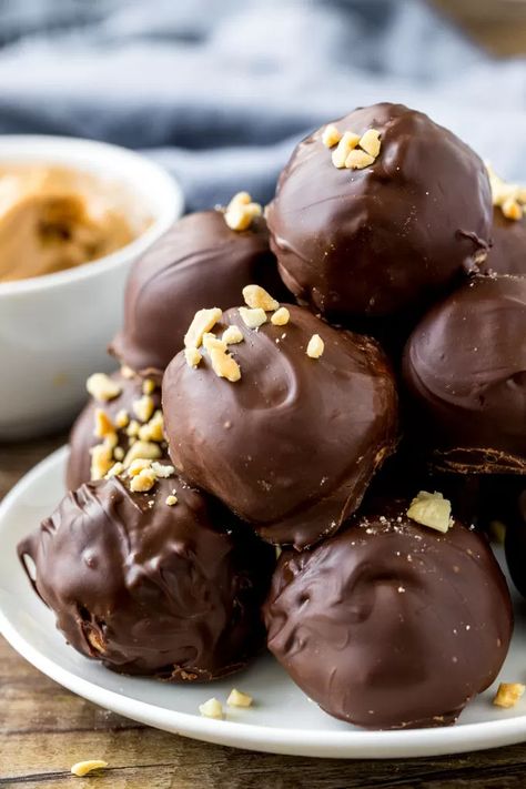 Peanut Butter Cake Balls, Peanut Butter Blossoms Recipe, Cake Mix Brownies, Making Peanut Butter, Cake Ball Recipes, Peanut Butter Balls Recipe, Dessert Truffles, Chocolate Peanut Butter Cake, Chocolate Covered Peanuts