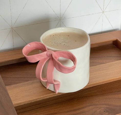 Tanah Liat, Pretty Mugs, Pinterest Room Decor, Soft Girl Aesthetic, Clay Mugs, Pottery Cups, Cute Cups, Instagram Creative, Cute Mugs