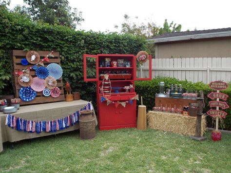 Lil' Buckaroo baby shower | CatchMyParty.com Cowboy Theme Party, Wild West Party, Table Garland, Cowboy Baby Shower, Cowboy Birthday Party, Western Theme Party, Cowboy Baby, Western Party, Western Parties