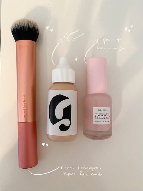 #aesthetic #makeup #makeupideas #makeupessentials #beautyproducts #nomakeupmakeup #glossier #glowrecipe Glossier Makeup Look, Glossier Aesthetic, Makeup Favs, Glossier Makeup, Glossy Makeup, Real Techniques, New Makeup, Face Brush, Makeup Essentials