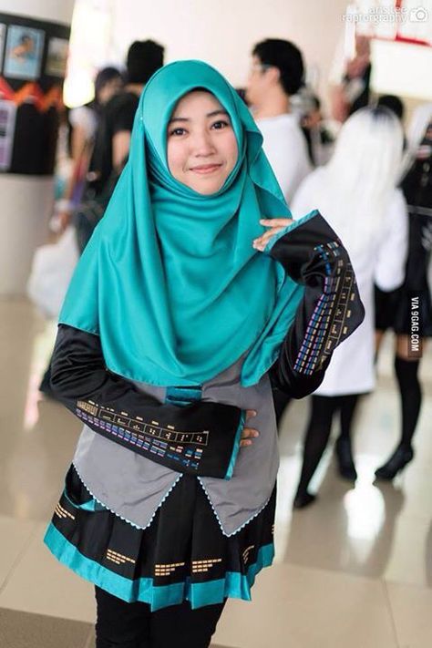 Hijabi Cosplay, Hijab Cosplay, Vocaloid Cosplay, Miku Cosplay, Muslimah Outfit, Hijab Fashionista, Plus Size Models, Cute Cosplay, Cosplay Dress