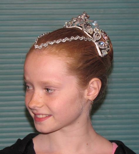 Ballet Crowns, Tiara Making, Dance Diy, Ballet Decor, Ballet Tiaras, Ballet Headpieces, Wire Crown, Classical Ballet Tutu, Aerial Costume