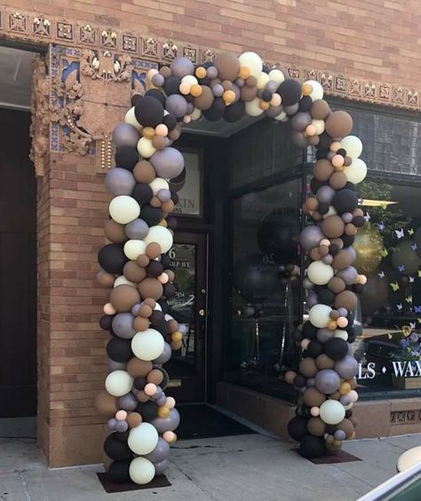 Arco de globos en color negro, blanco, café y morado Brown And Black Balloon Garland, Brown Black White Balloon Garland, Black And Tan Balloon Arch, Purple Black And Gold Balloon Arch, Soul Train Balloon Garland, Birthday Dinner Decorations, Art Deco Party Decorations, Art Deco Party, Grand Opening Party