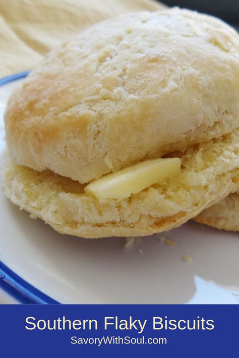 Southern Biscuit Recipe, Biscuits Southern, Southern Biscuits Recipe, Easy Homemade Biscuits, Beef Pot Pies, Homemade Biscuits Recipe, Sandwich Biscuits, Southern Biscuits, Southern Recipes Soul Food