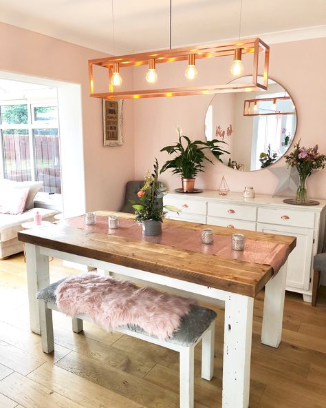 Blush pink copper dining room Peach Dining Room, Copper Dining Room, Pink Dining Room, Pink Dining Rooms, Sage Green Kitchen, Pink Copper, House Aesthetic, Pink Chair, Boho Kitchen