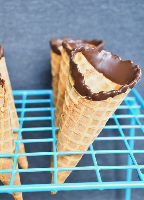 Cheesecake Filled Waffle Cones, Cheesecake Stuffed Waffle Cones, Stuffed Waffle Cones, Cone Desserts, Diy Cheesecake, Cheesecake Cones, Stuffed Waffle, Waffle Cone Recipe, Valentine Goodies