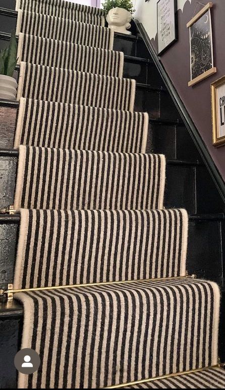 Stairs Iron Railing, Runners For Stairs, Black Staircase, Boat Carpet, Stairs Landing, Black Stairs, Staircase Runner, Iron Stone, Hall Carpet