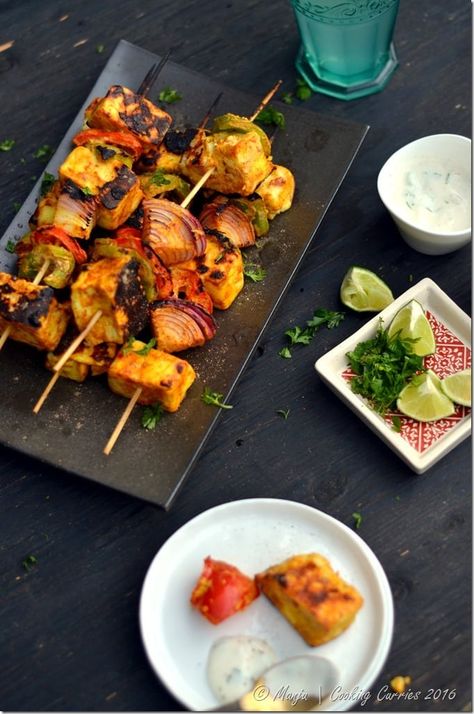 Paneer Skewers, Seekh Kebab Recipes, Baked Teriyaki Salmon, Grilled Paneer, Cooking Curry, Indian Cheese, Vegetable Skewers, Veggie Skewers, Paneer Tikka