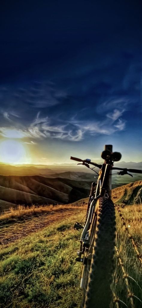 Cycle Wallpaper Bicycles, Mountain Biking Aesthetic, Bicycle Wallpaper, Bicycle Pictures, Mountain Bike Art, Eagle Wallpaper, Cool Pictures For Wallpaper, Bike Photography, Mtb Bike Mountain