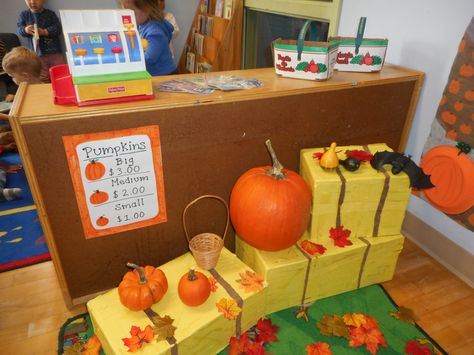 Halloween / Pumpkin Patch Dramatic Play 3k Activities, Pumpkin Patch Dramatic Play, Work Accomplishments, Dramatic Play Diy, Fall Prek, Preschool September, Pumpkins Preschool, Halloween Pumpkin Patch, Dramatic Play Themes