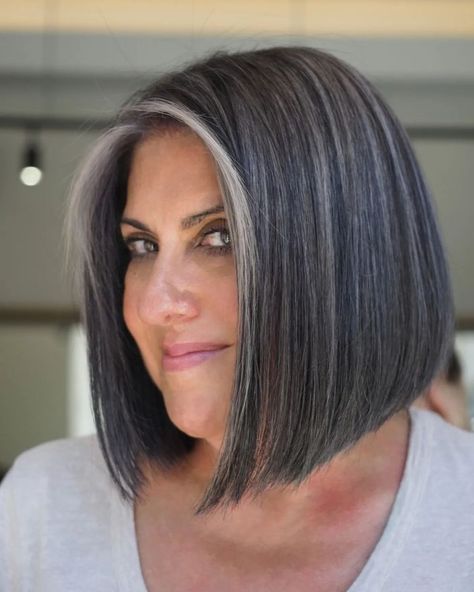 Gray Blending for Black Bob Lavender Grey Hair, Grey Brown Hair, Gray Blending, Grey Bob Hairstyles, Grey Bob, Light Brunette, Salt And Pepper Hair, Black Bob, Hair Color Chart