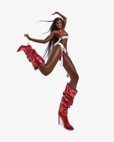 Leomie Anderson, America's Next Top Model, Business Photoshoot, Fun Photoshoot, Next Top Model, Model Life, Fashion Photoshoot, Fashion Poses, Long Legs