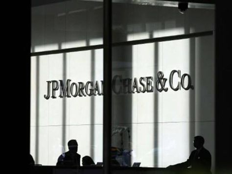 Ex-JPMorgan banker gets 5 years in prison for embezzlement - The Express Tribune Jpmorgan Chase & Co, J P Morgan, Jamie Dimon, Chase Bank, Wells Fargo, J P, Investment Banking, In Law Suite, Wall Street