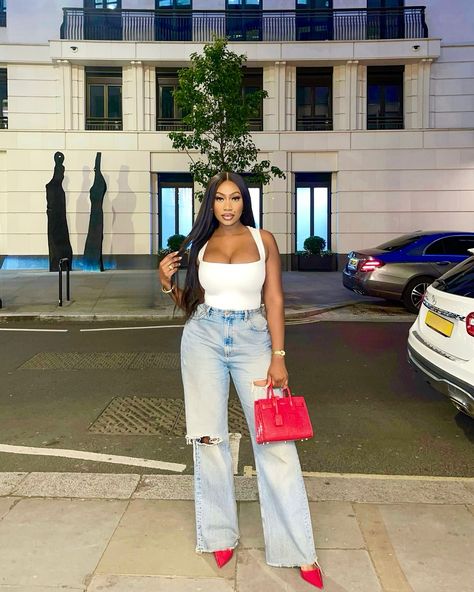 Twoids | One of wun 🌹❣️🍒 | Instagram Jeans And Colorful Heels Outfit, Mom Jeans And Heels Outfit, Mom Jeans And Heels, Colorful Heels Outfit, Jeans And Heels Outfit, Baddies Outfit, Jeans Heels Outfit, Outfit Streetwear, Colorful Heels