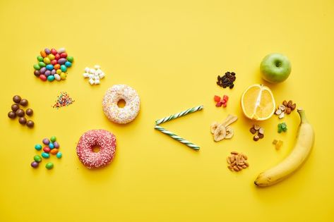 The lowdown on natural sugar vs added sugar: Find out what is added sugar and what is natural sugar, and why one is particulatly worse than the other. Healthy Woman, Health Teacher, Nutrition Facts Label, Less Sugar, Diet Soda, Sugar Intake, Vegetable Juice, Sweet Sauce, Natural Sugar