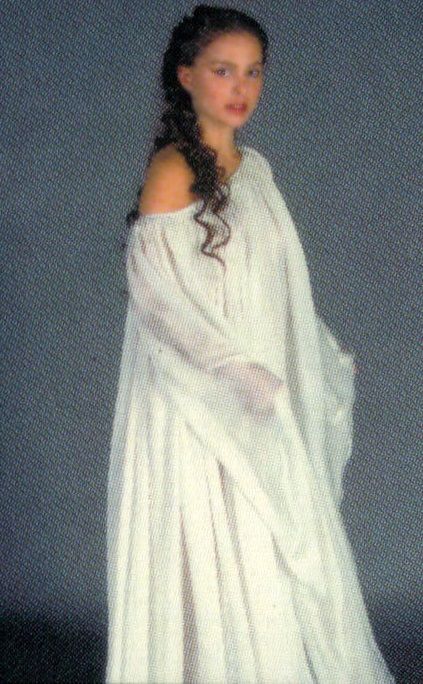 Senator Padme Amidala in nightgown on Coruscant Starcruiser Outfits, Princess Padme, Lotr Fanfic, Queen Padme, Padme Amidala Costume, Assassin Bug, Star Wars Padme Amidala, Padmé Amidala, Queen Amidala