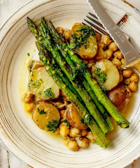 Roasted Asparagus with Stewed Chickpeas | Exploring Vegan Stewed Chickpeas, Vegan Asparagus Recipes, Asparagus Vegan, Vegan Asparagus, Vegan Baked Potato, Asparagus Dishes, Asparagus Recipes Roasted, Asparagus Seasoning, Comfort Dinner