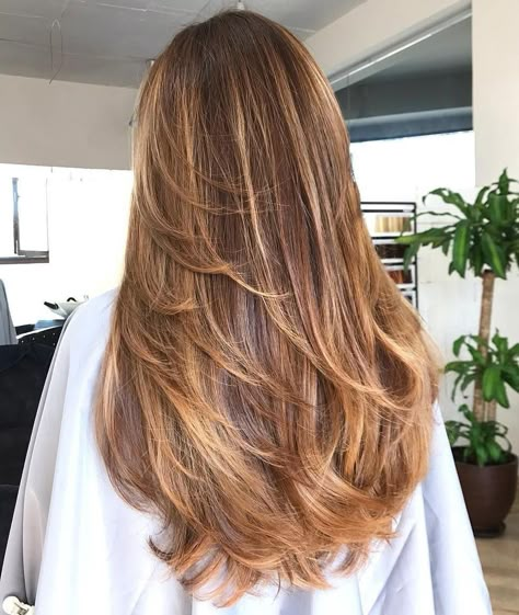 Coupe dégradée sur cheveux longs. Trendy Layered Hairstyles, Blond Rose, Layered Thick Hair, Haircuts For Long Hair With Layers, Long Layered Haircuts, Long Layered Hair, Haircuts For Long Hair, Long Hair Cuts, Layered Haircuts