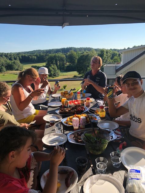 Family Aesthetic Pic, Healthy Family Relationship Aesthetic, Big Family Table, Family Traditions Aesthetic, Big Happy Family Aesthetic, Family Hanging Out, Hanging Out With Family Aesthetic, Big Family Vacation Aesthetic, Family Together Aesthetic