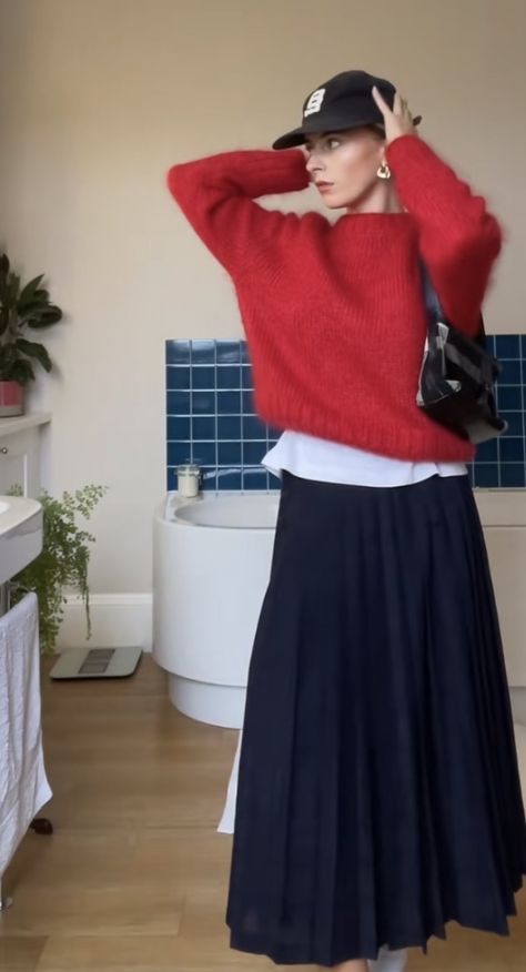 fashion inspiration autumn fall back to school college outfits cute trendy inspo aesthetic Navy Skirt Outfit, Black Skirt Outfit Fall, Sweater Maxi Skirt, Long Black Skirt Outfit, Black Maxi Skirt Outfit, Skirt Outfit Fall, Maxi Skirt Outfit, Nerd Outfits, Black Skirt Outfits