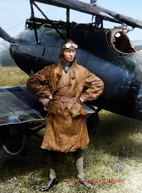 World War 1 Fighter ace Manfred Von Richthofen, Ww1 Airplanes, Ww1 Aircraft, Flying Ace, Vintage Planes, Vintage Aviation, Vintage Airplanes, Fighter Pilot, Aviation History