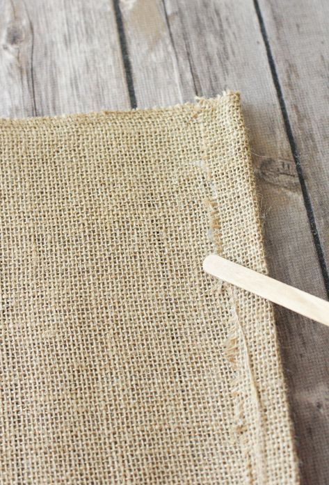 Diy Burlap Placemats No Sew, Diy Table Placemats, Thanksgiving Daycare, Diy Burlap Placemats, Cord Crafts, Burlap Crafts Diy, Burlap Diy, Burlap Placemats, Farmhouse Placemats