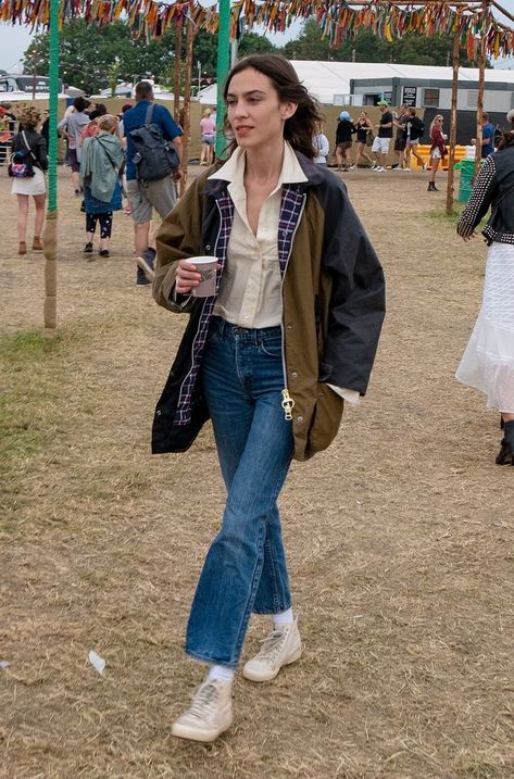 From Alexa to Sienna, the Heatwave Did Good Things to the Style at Glastonbury Miscellaneous Academia, Glastonbury Festival Fashion, Glastonbury Fashion, Pixie Geldof, Alexa Chung Style, Laura Whitmore, Barbour Jacket, Fashion Fail, Sienna Miller