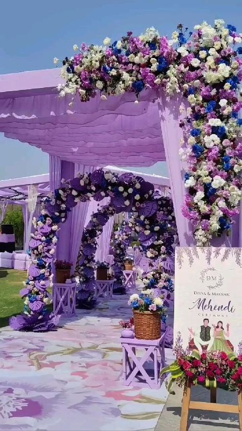 Sangeet Decoration, Haldi Ceremony Decorations, Reception Decoration Ideas, Night Wedding Decor, Wedding Decor Photos, Wedding Entrance Decor, Wedding Decorations Ideas, Wedding Stage Design, Personalized Wedding Decor